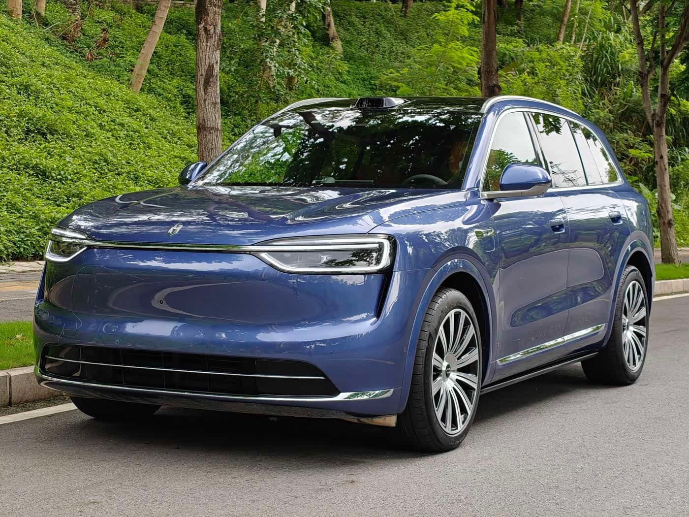 2025 AITO Wenjie AITO M7 front exterior