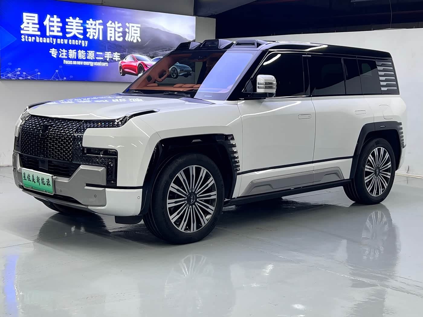 2023 Yangwang U8