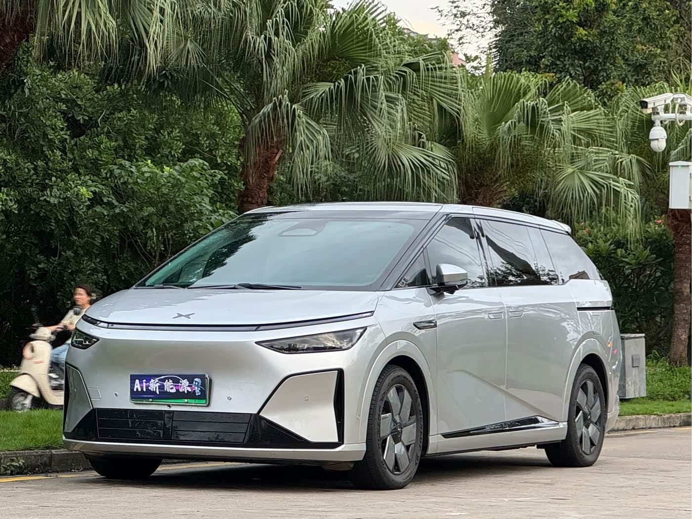 2025 XPeng X9