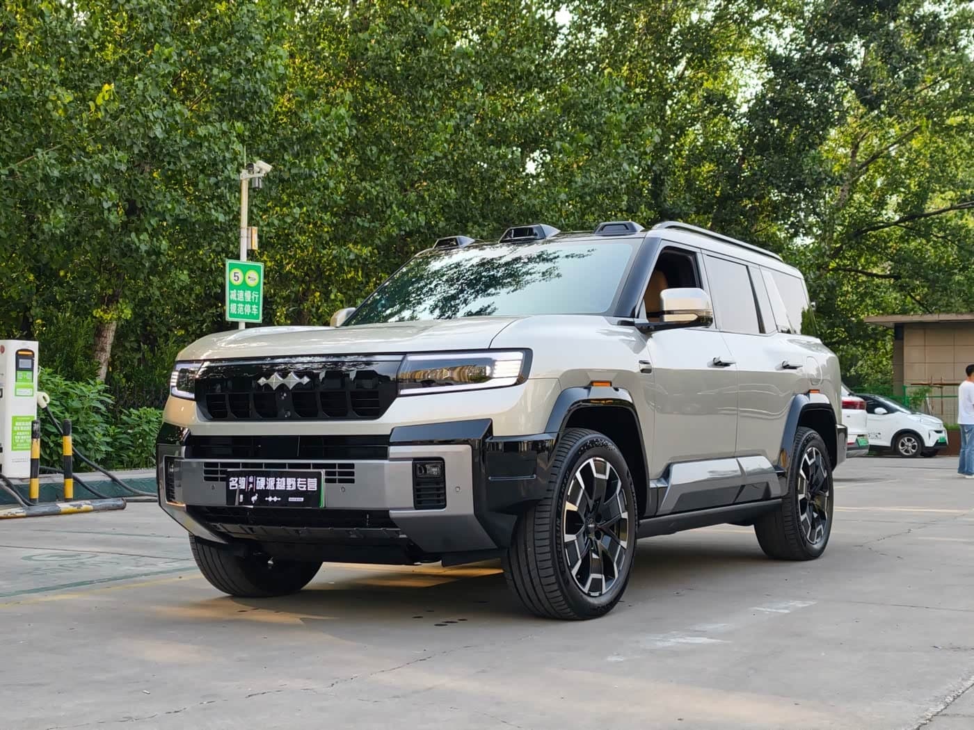 2024 Fang Cheng Bao Leopard 8 front exterior
