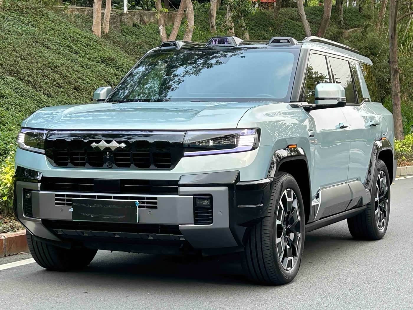2024 Fang Cheng Bao Leopard 8 front exterior