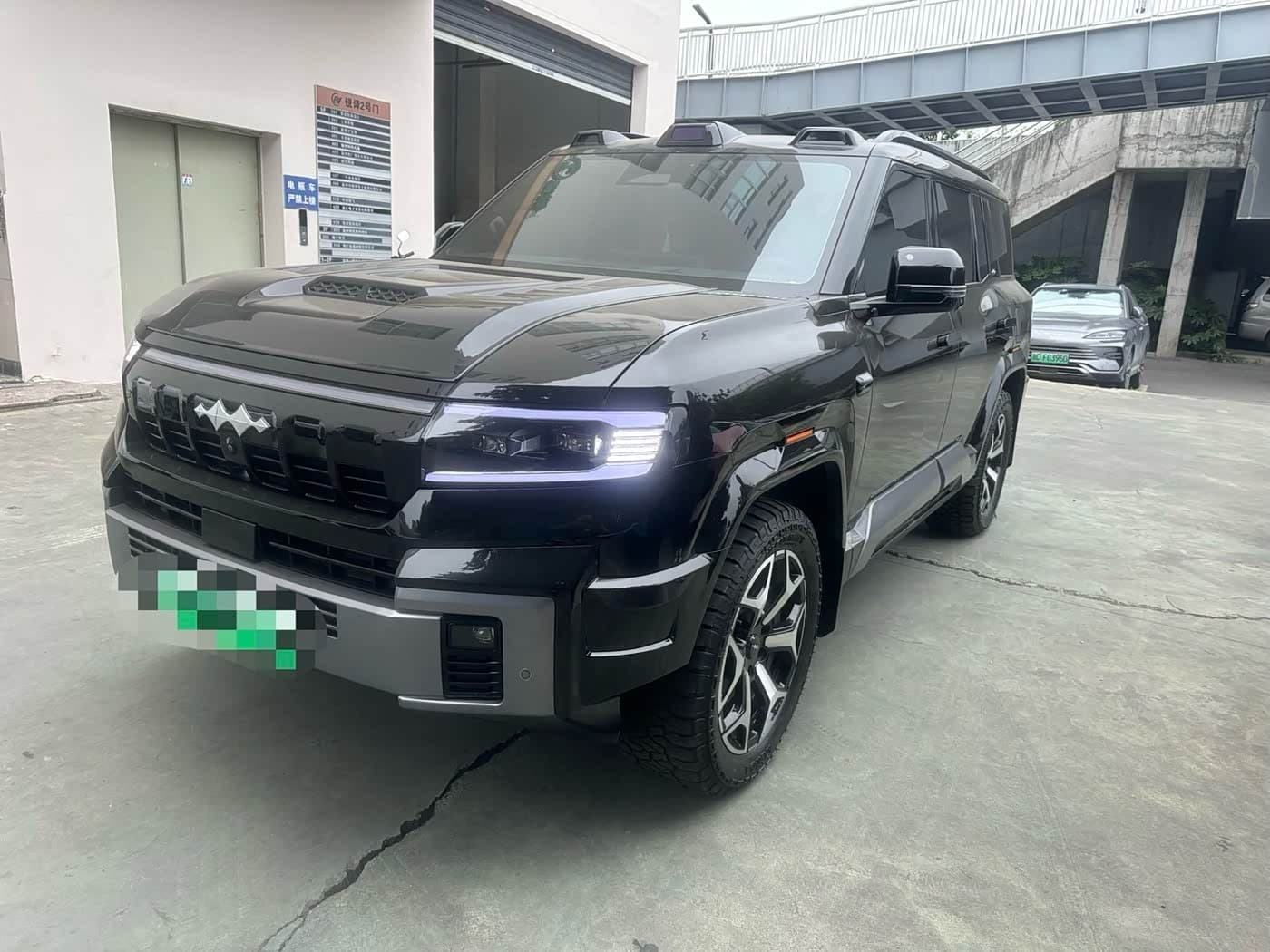 2024 Fang Cheng Bao Leopard 8 front exterior