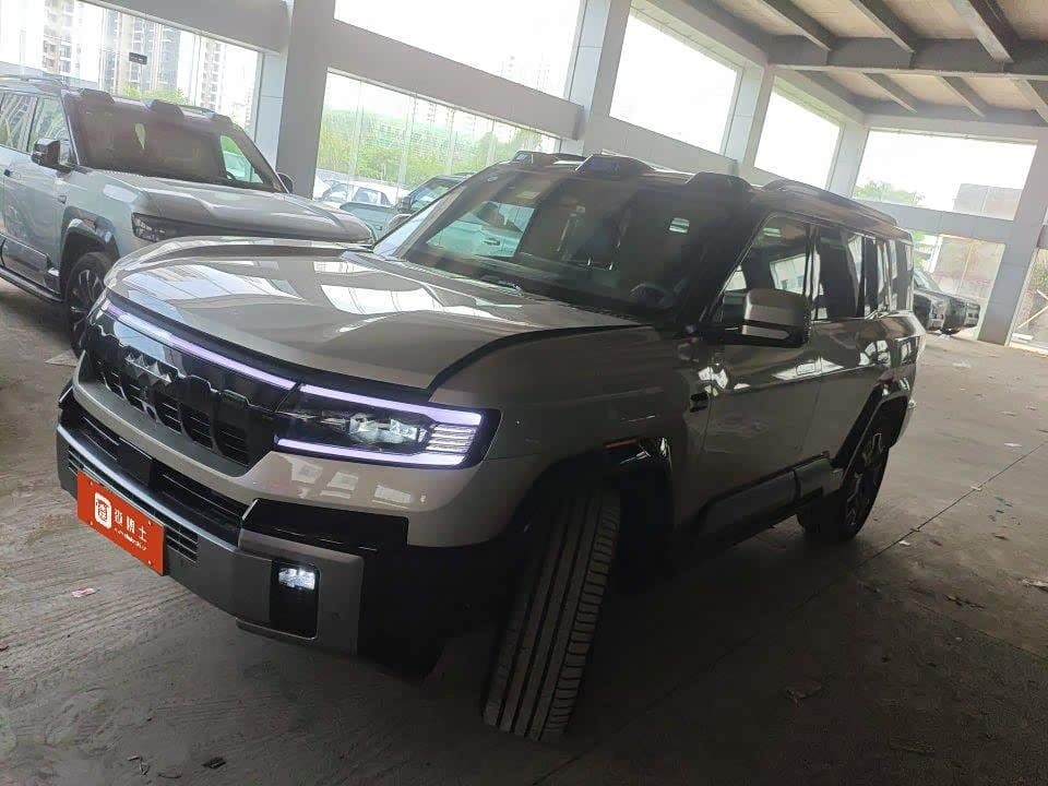 2024 Fang Cheng Bao Leopard 8 front exterior
