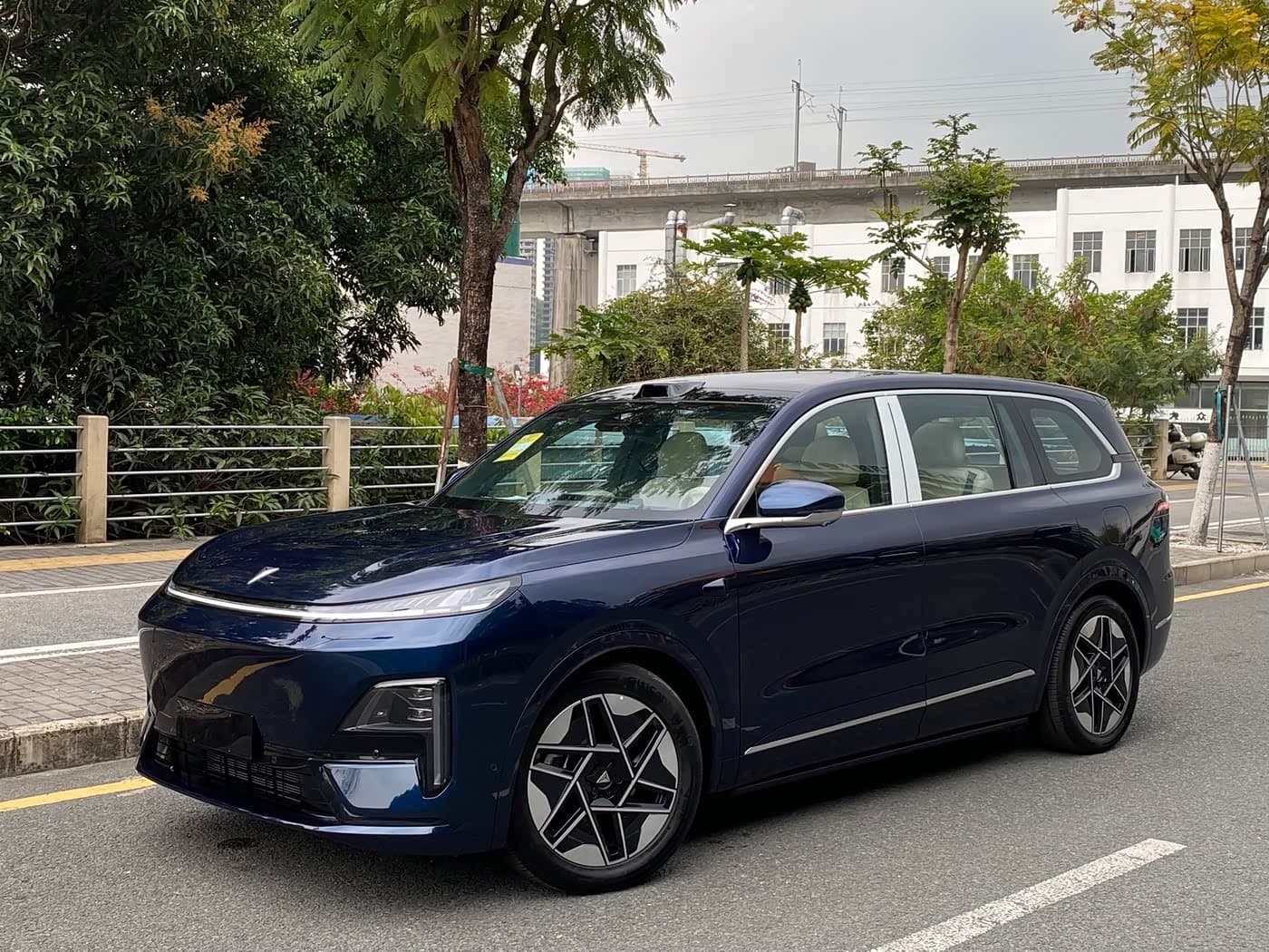 2025 Deepal Deep Blue S09 front exterior