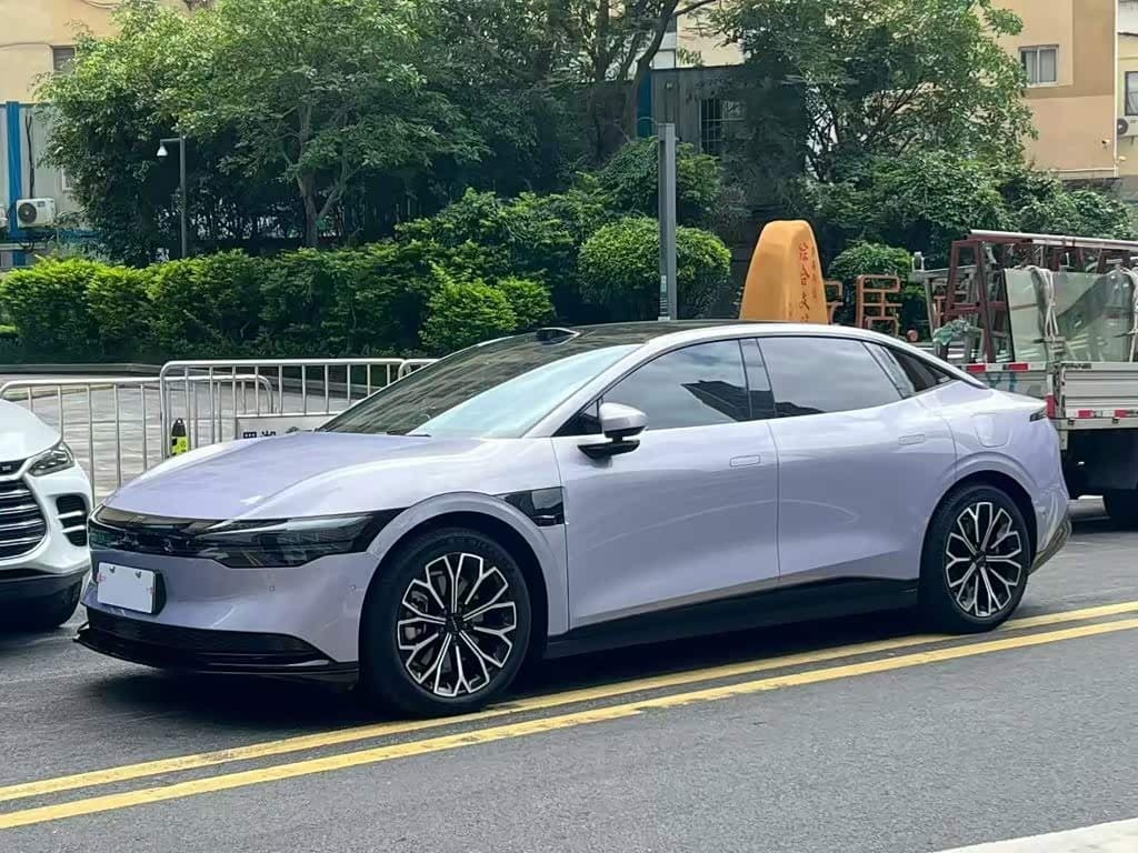2024 Zeekr 007 front exterior