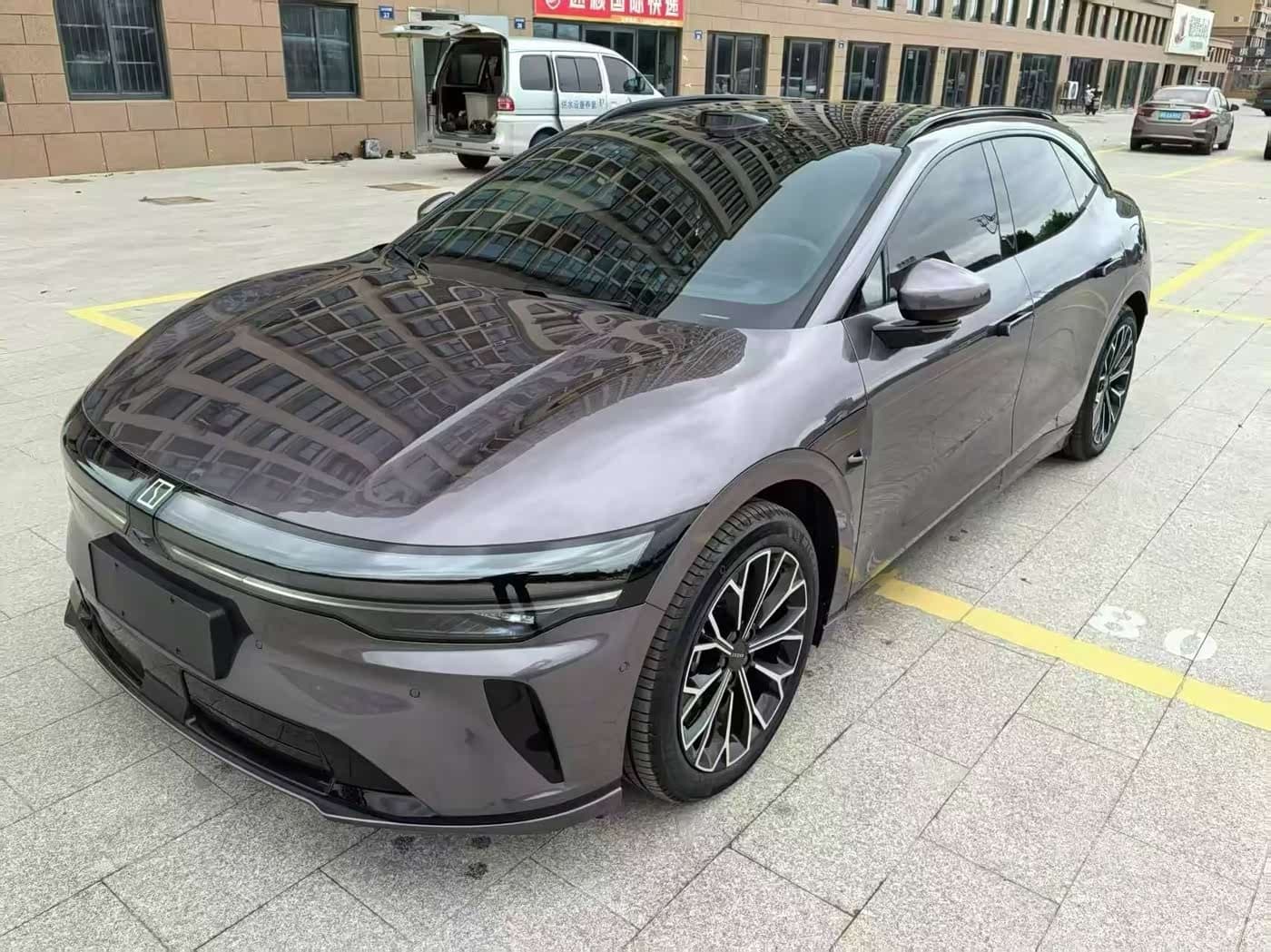 2024 Zeekr 007 front exterior
