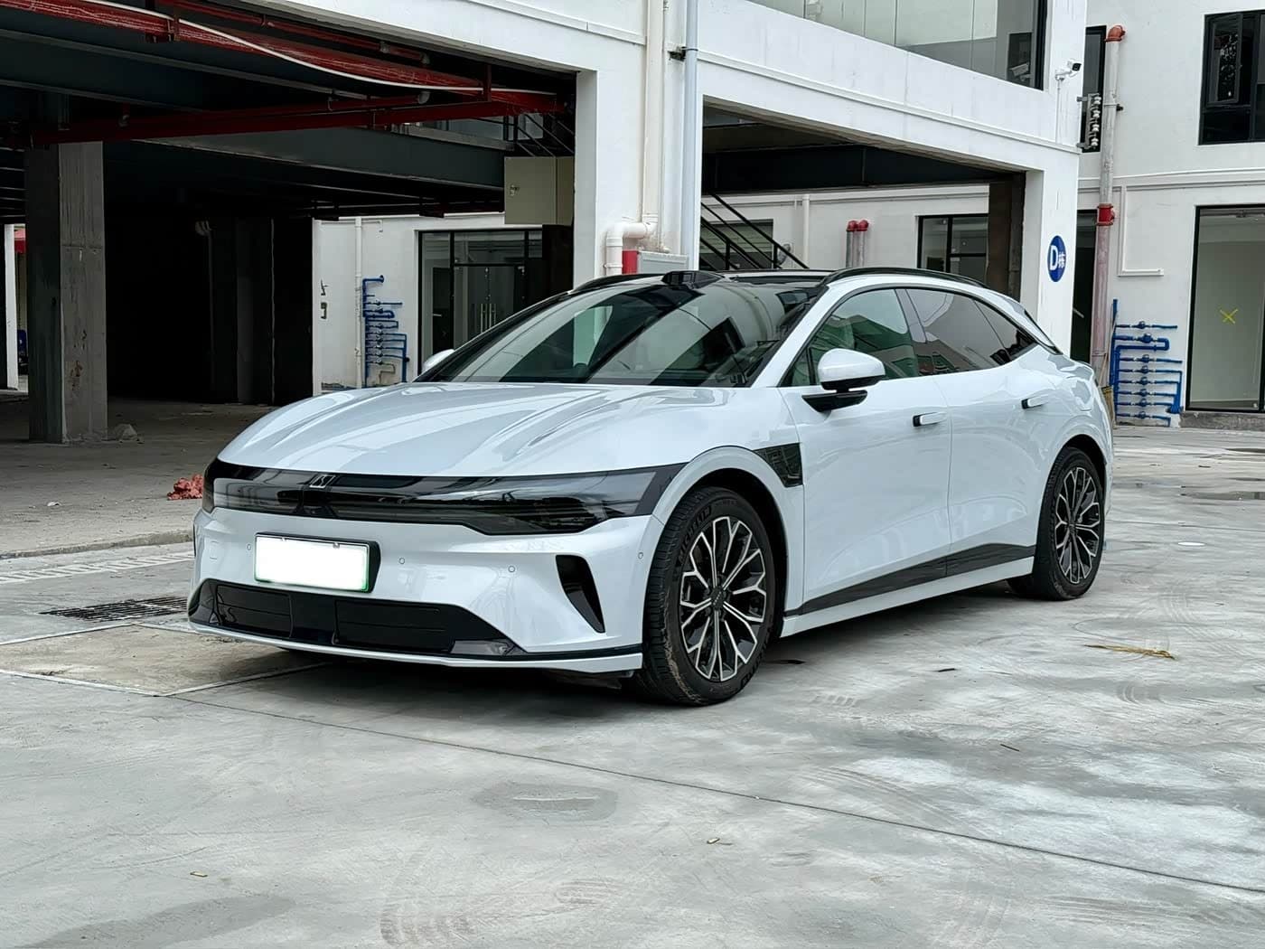 2025 Zeekr 007GT front exterior