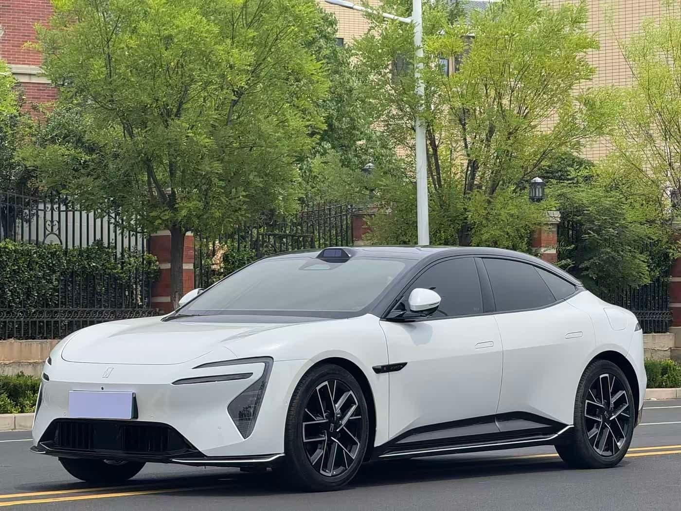 2025 Avatr 06 front exterior
