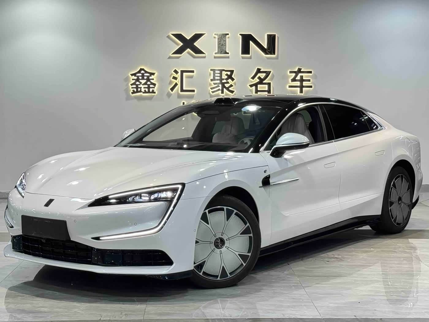 2025 Yangwang U7