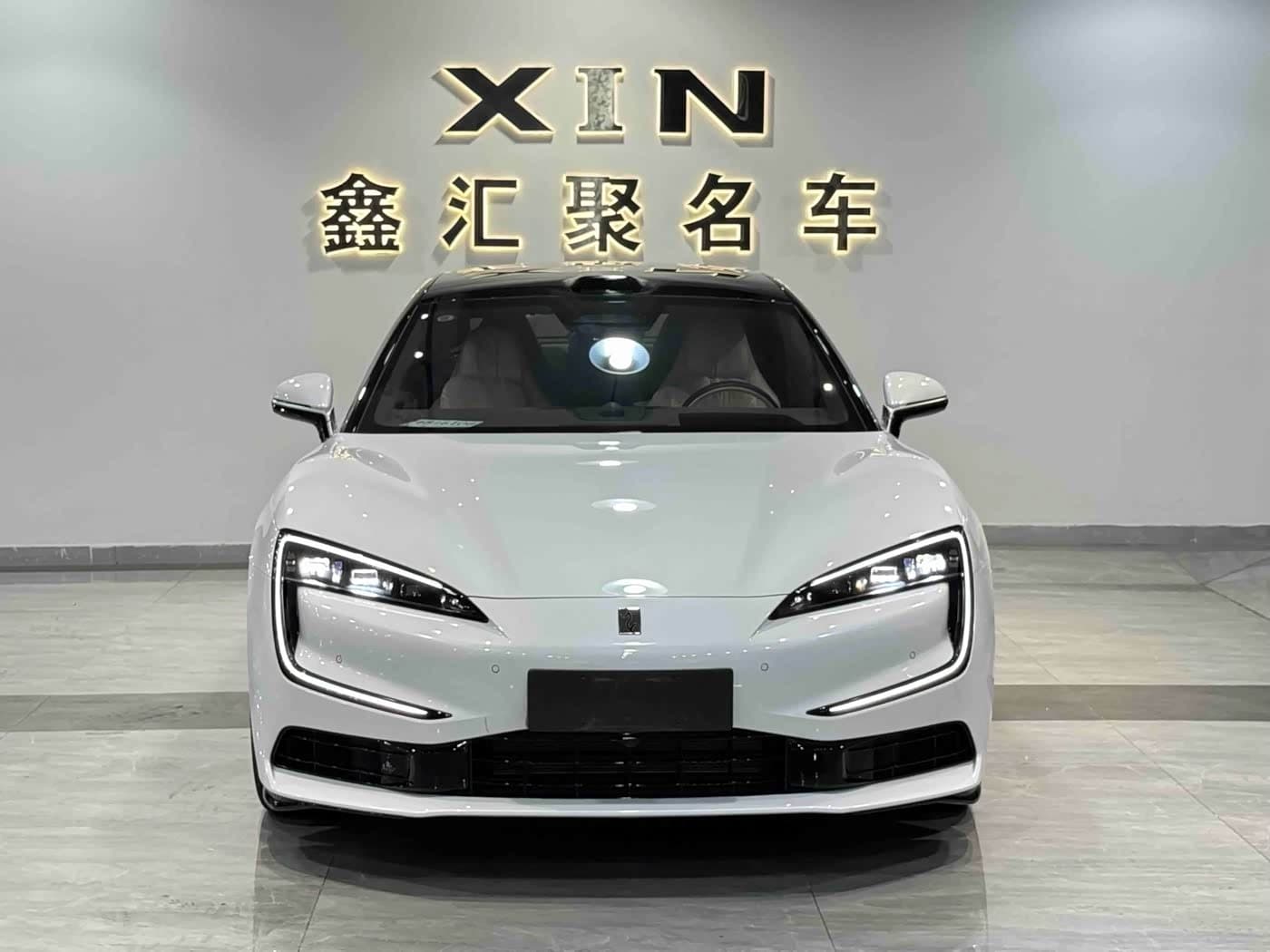 2025 Yangwang U7