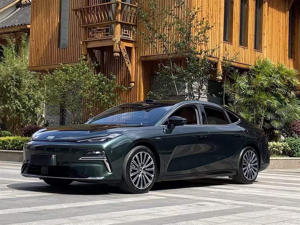 2025 Geely Galaxy Galaxy Xingyao 8 front exterior