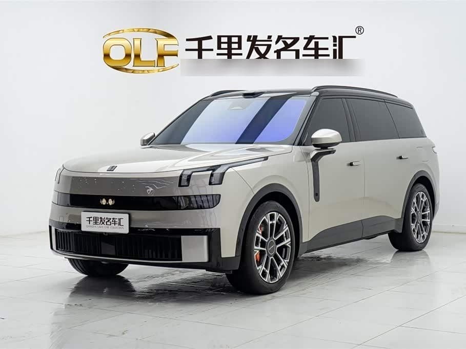 2025 Lynk & Co 900 front exterior