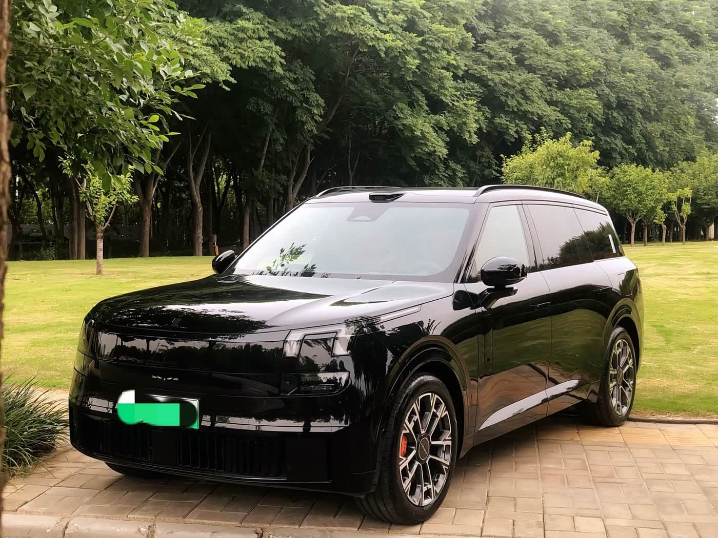 2025 Lynk & Co 900 front exterior