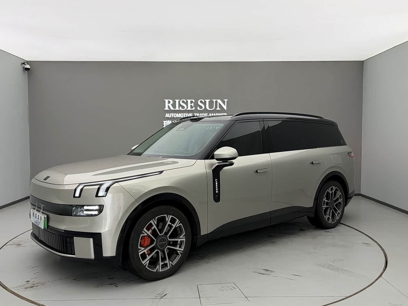 2025 Lynk & Co 900 front exterior