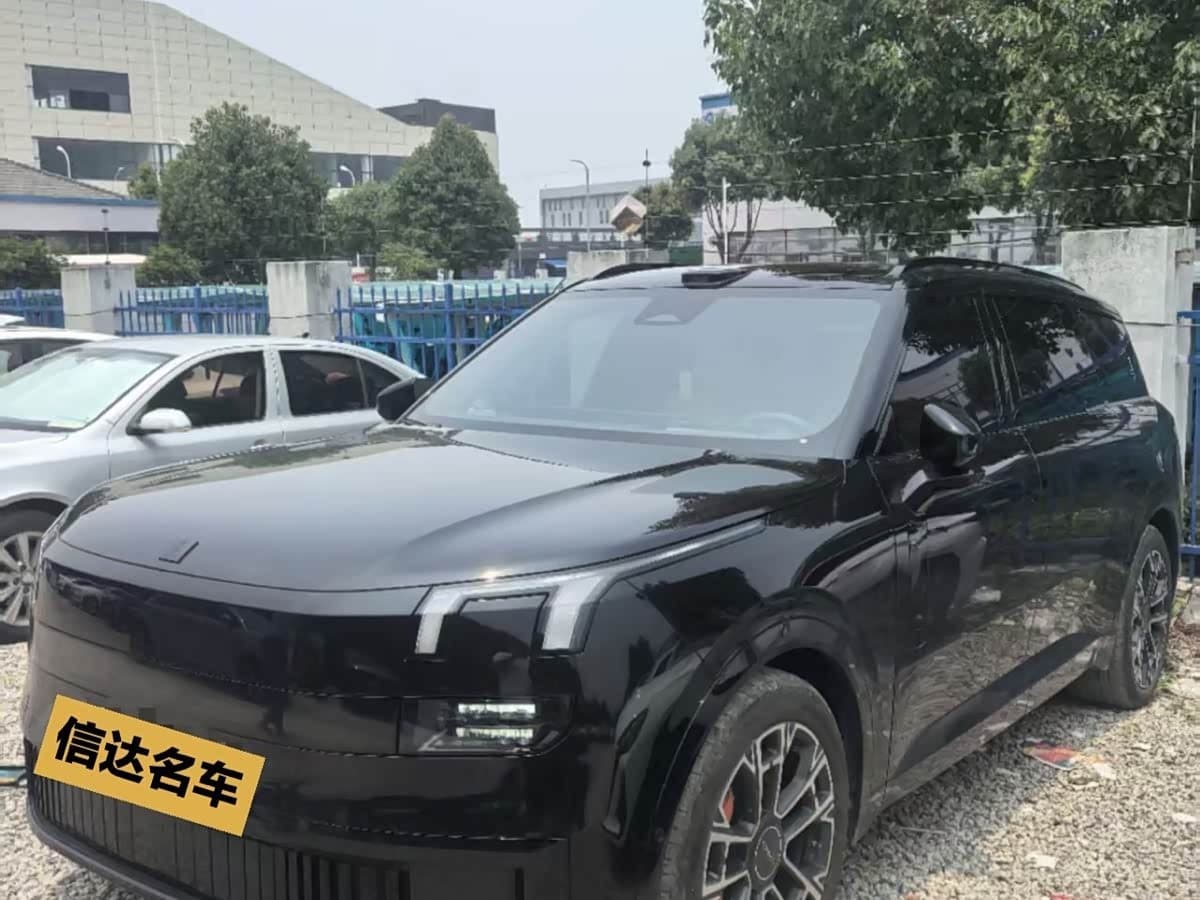 2025 Lynk & Co 900 front exterior