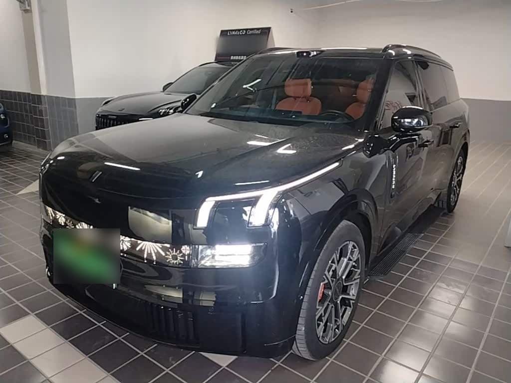2025 Lynk & Co 900 front exterior