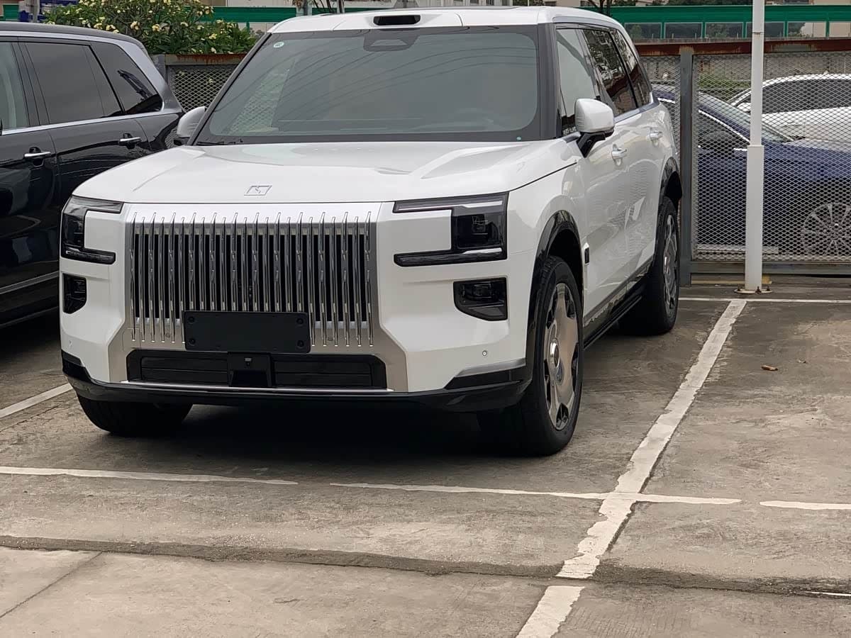 2025 Zeekr 9X front exterior