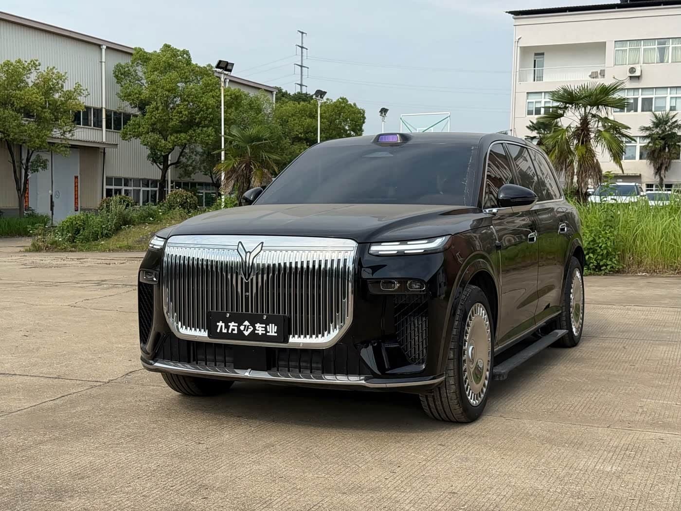 2025 Voyah Auto VOYAH Taisan front exterior