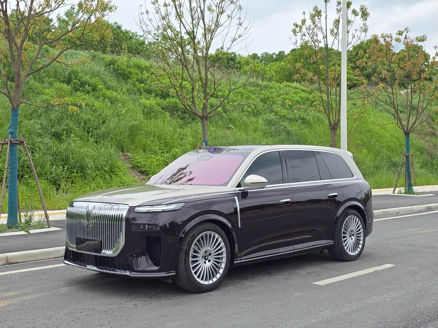 2025 Voyah Auto VOYAH Taisan front exterior