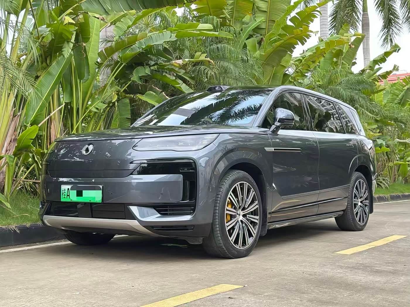 2025 Denza N9 front exterior