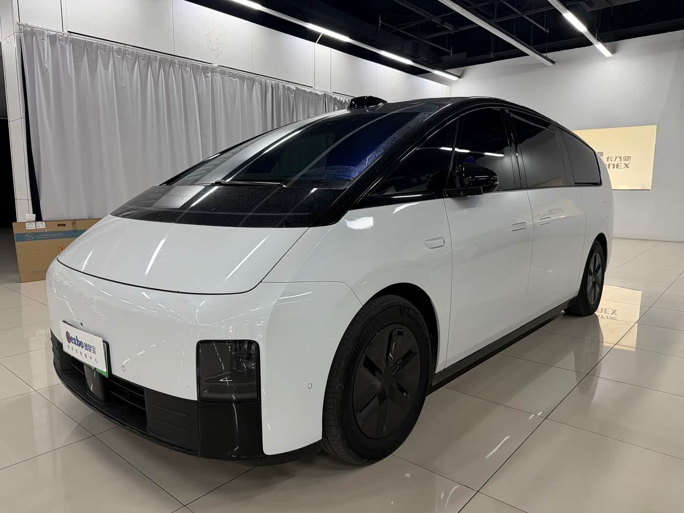 2024 Li Auto MEGA front exterior