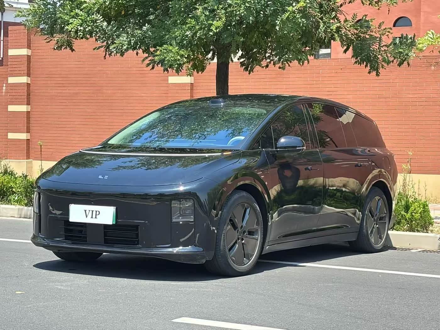 2025 Li Auto Li i8