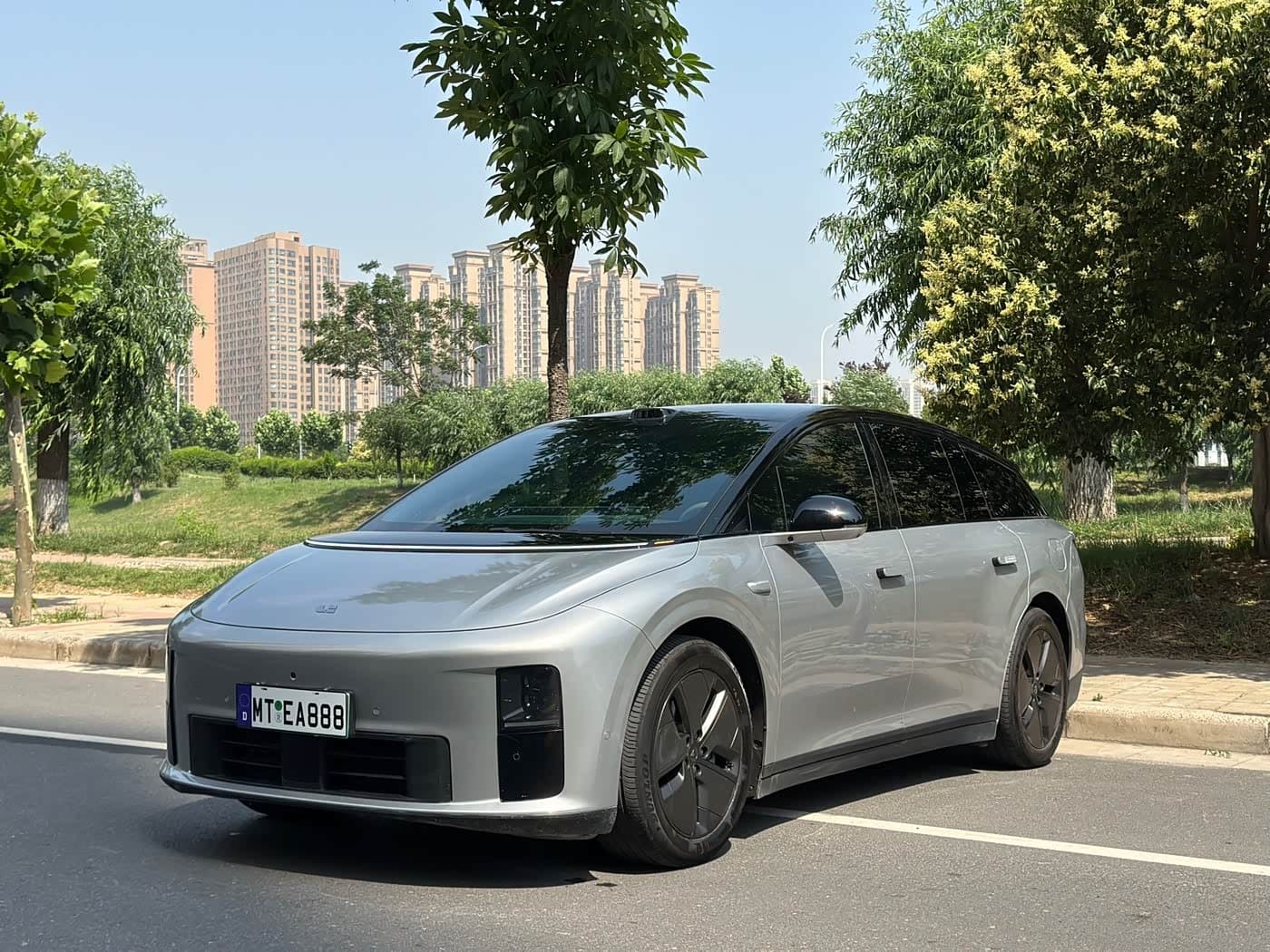2025 Li Auto i6 front exterior