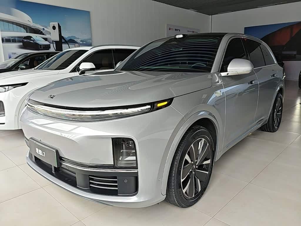 2025 Li Auto L7 front exterior