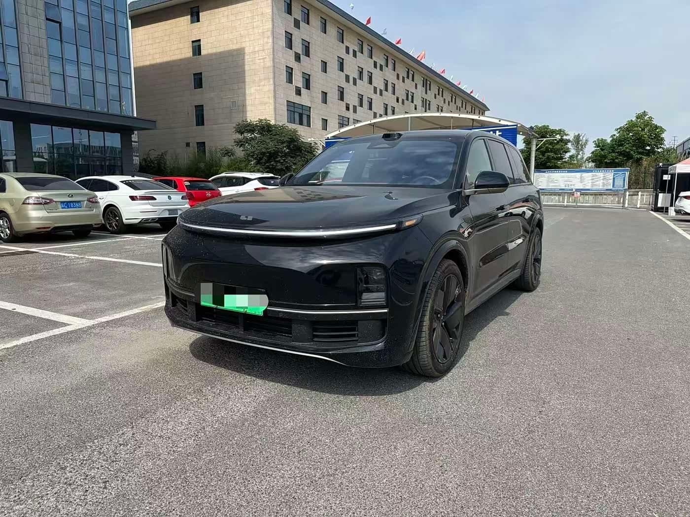 2025 Li Auto Li Xiang L9 front exterior