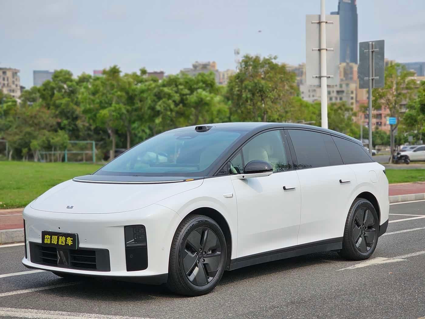 2025 Li Auto i6 front exterior