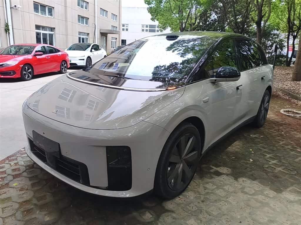 2025 Li Auto Li i8