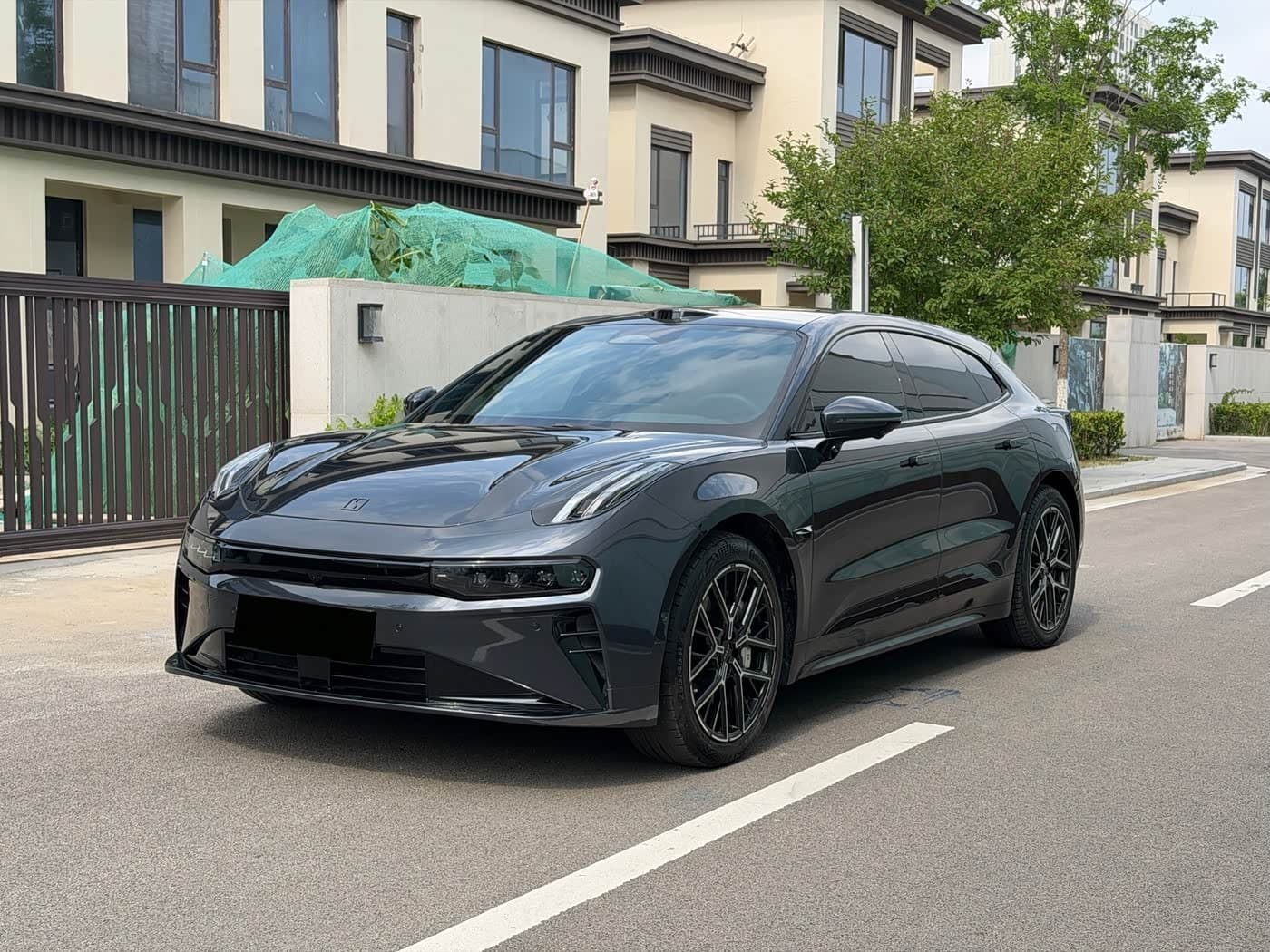 2025 Zeekr 001 front exterior