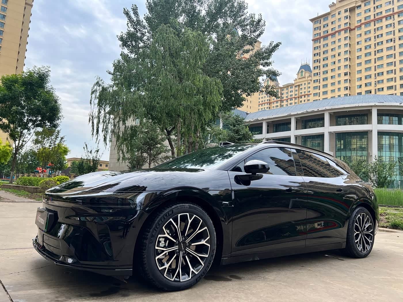 2025 Zeekr 007GT front exterior