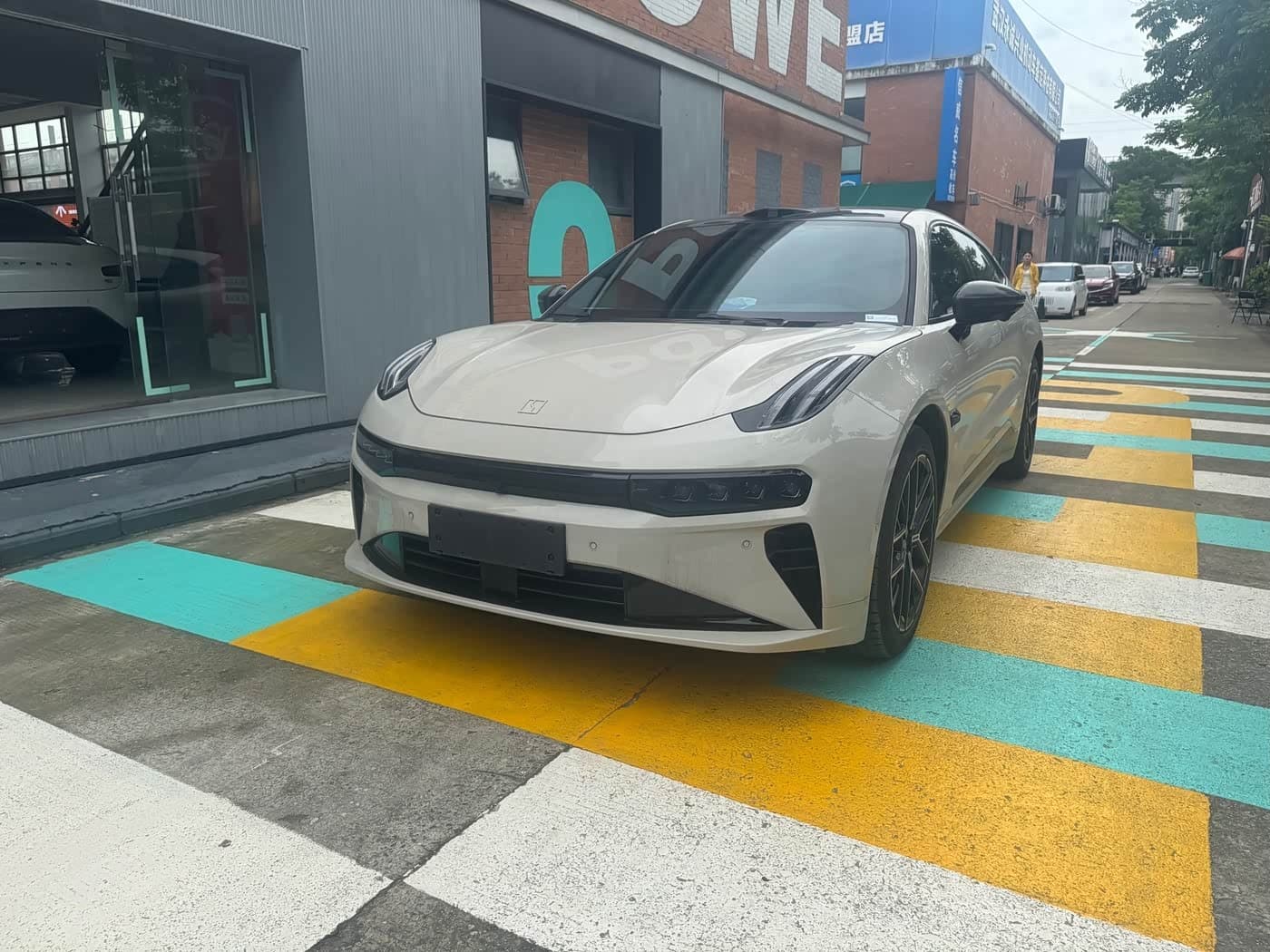2025 Zeekr 001 front exterior