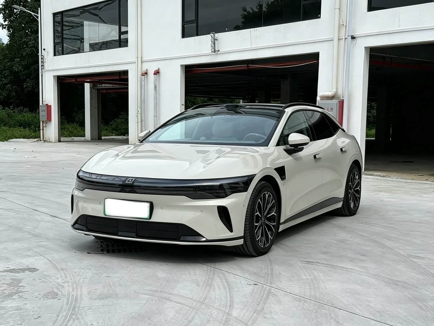 2025 Zeekr 007GT front exterior