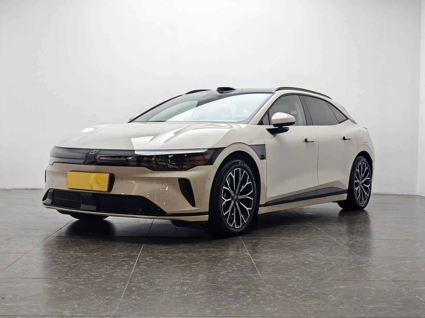 2025 Zeekr 007GT front exterior