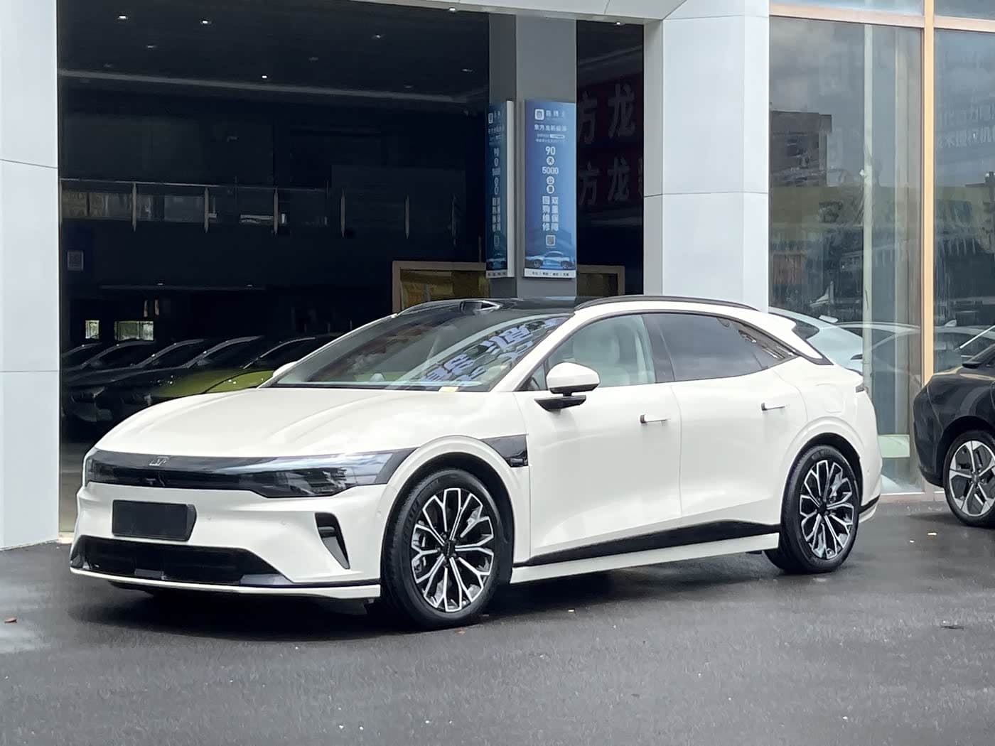 2025 Zeekr 007GT front exterior