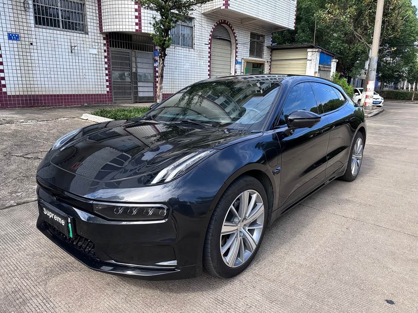 2022 Zeekr 001 front exterior