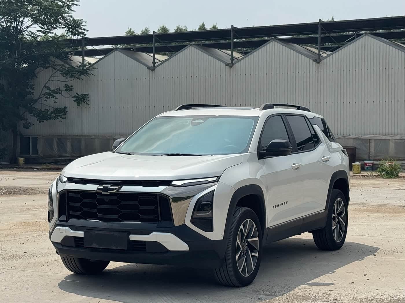 2024 Chevrolet Equinox Plus front exterior