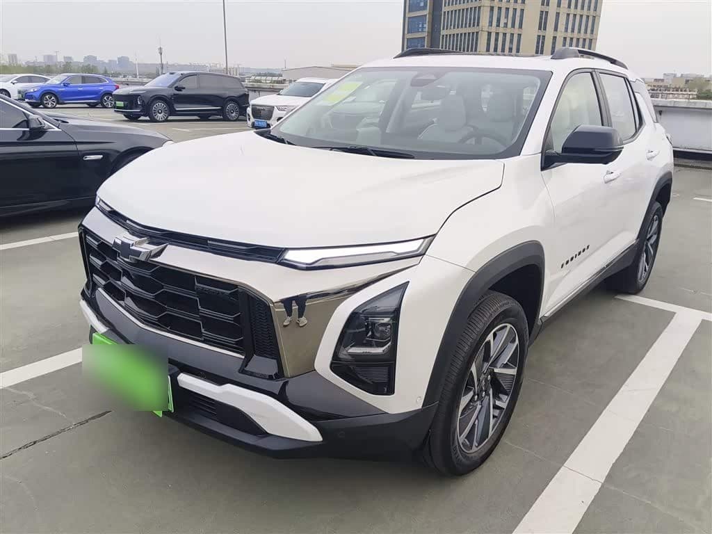 2024 Chevrolet Equinox Plus front exterior