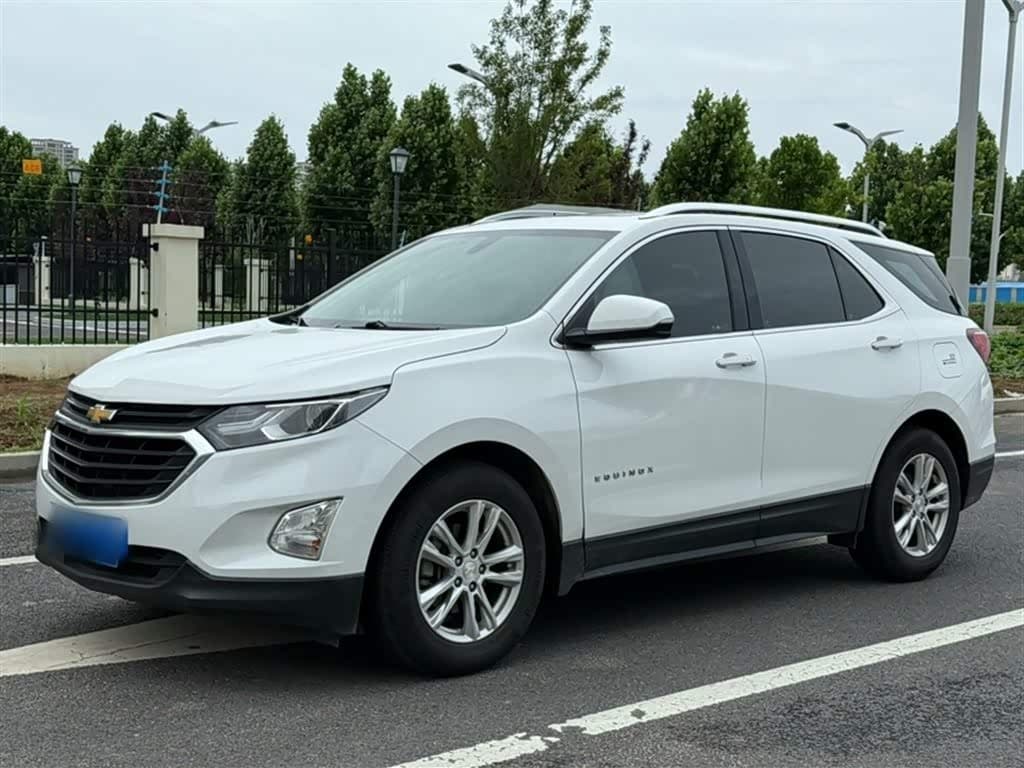 2018 Chevrolet Equinox front exterior
