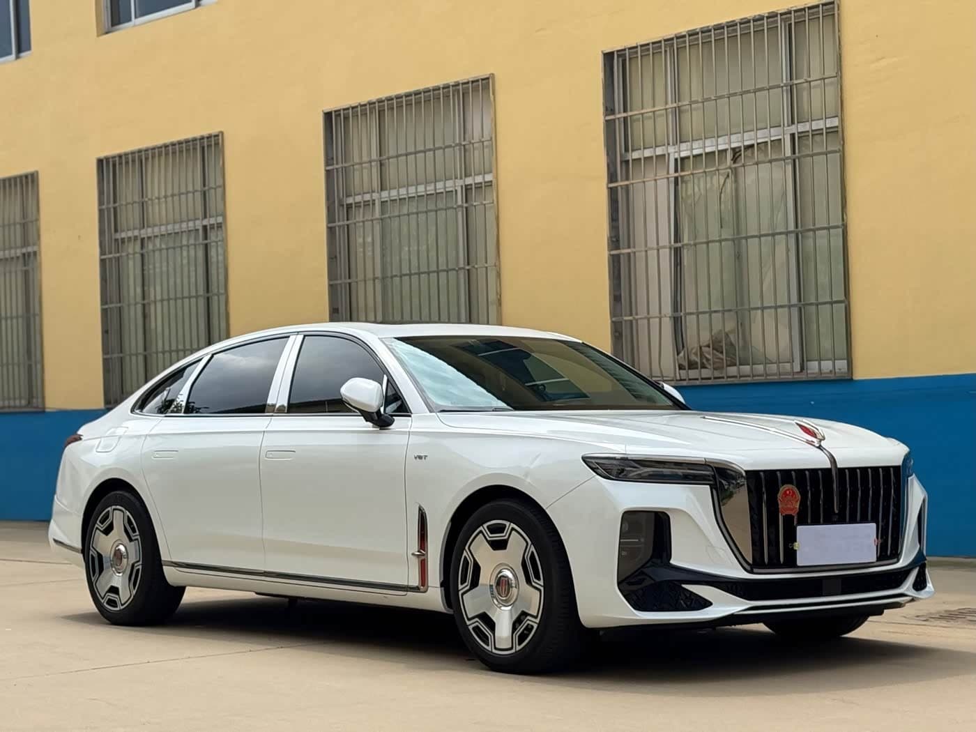 2024 Hongqi H9 front exterior