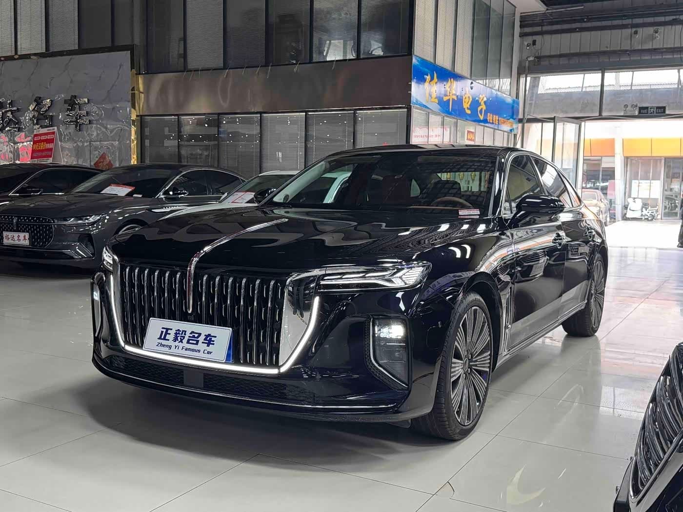 2025 Hongqi H9 front exterior