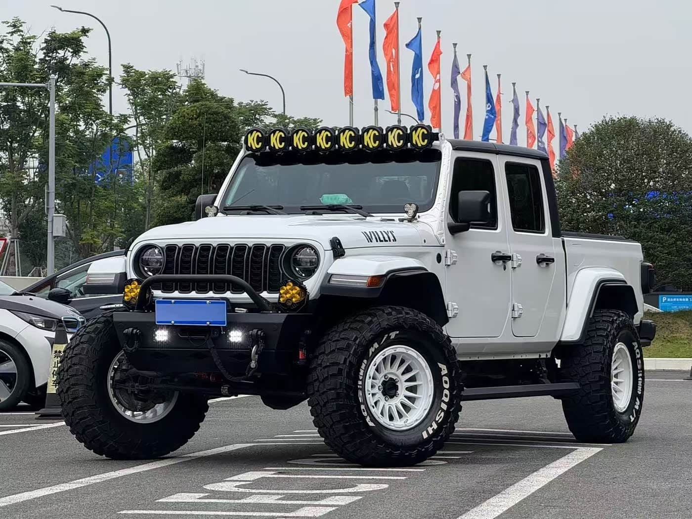 2022 Jeep Gladiator front exterior