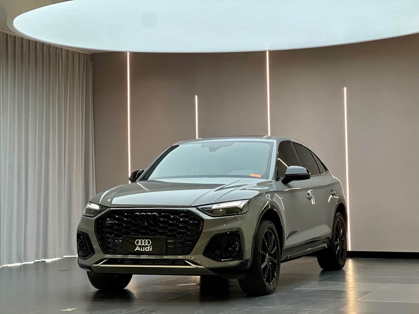 2023 Audi Q5L Sportback front exterior