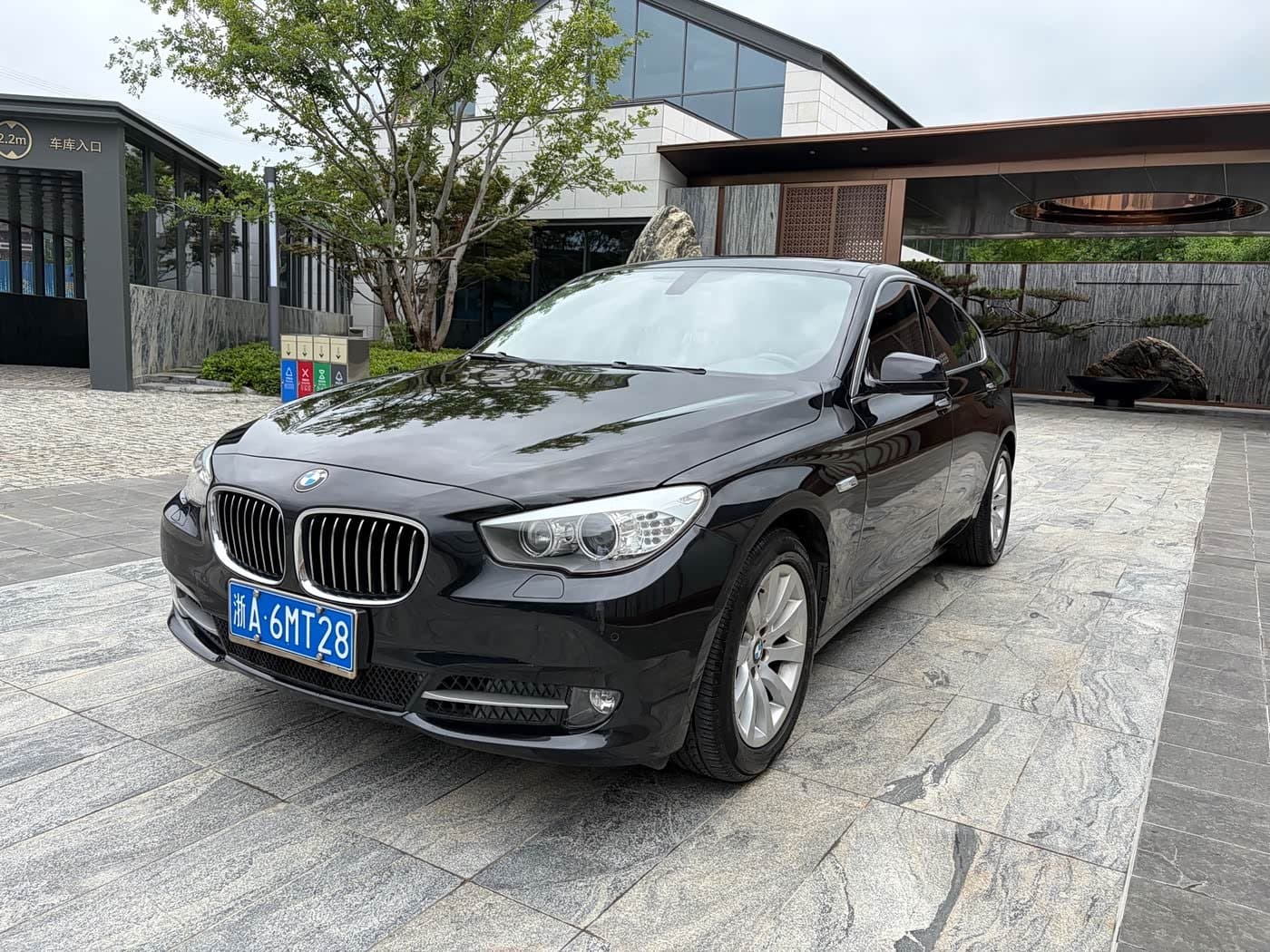 2012 BMW 5 Series GT front exterior