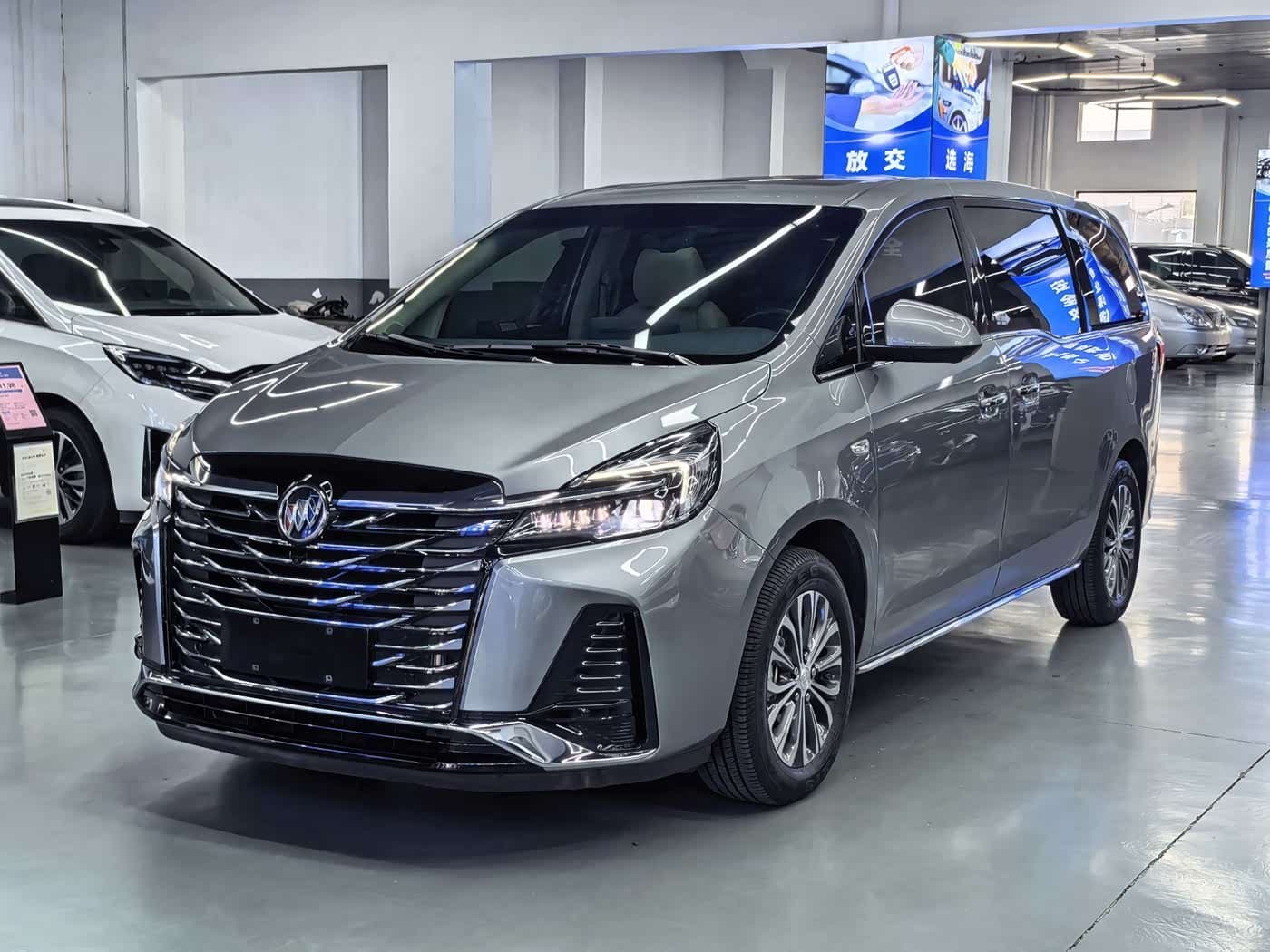 2023 Buick GL8 front exterior