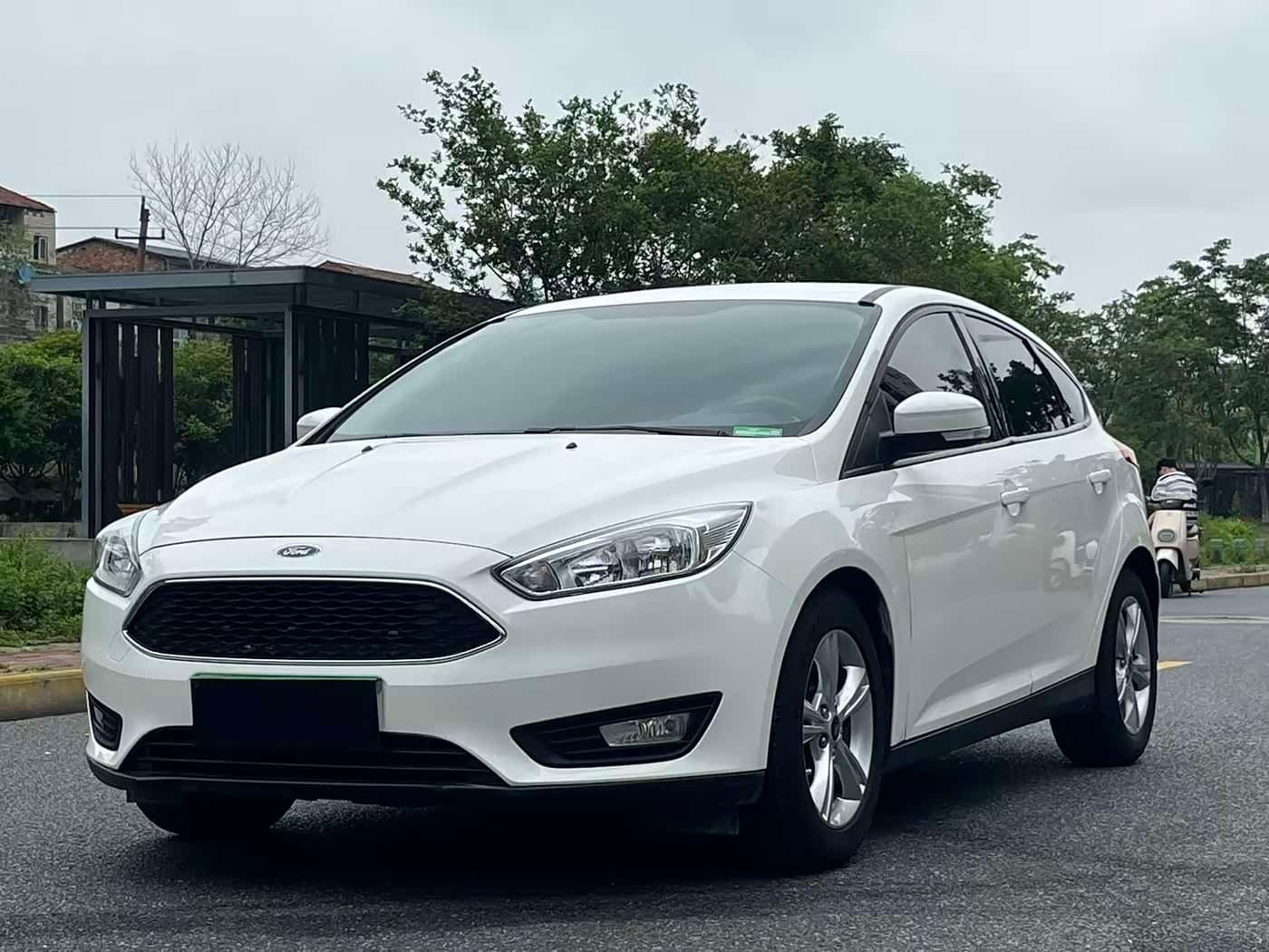 2015 Ford Focus front exterior