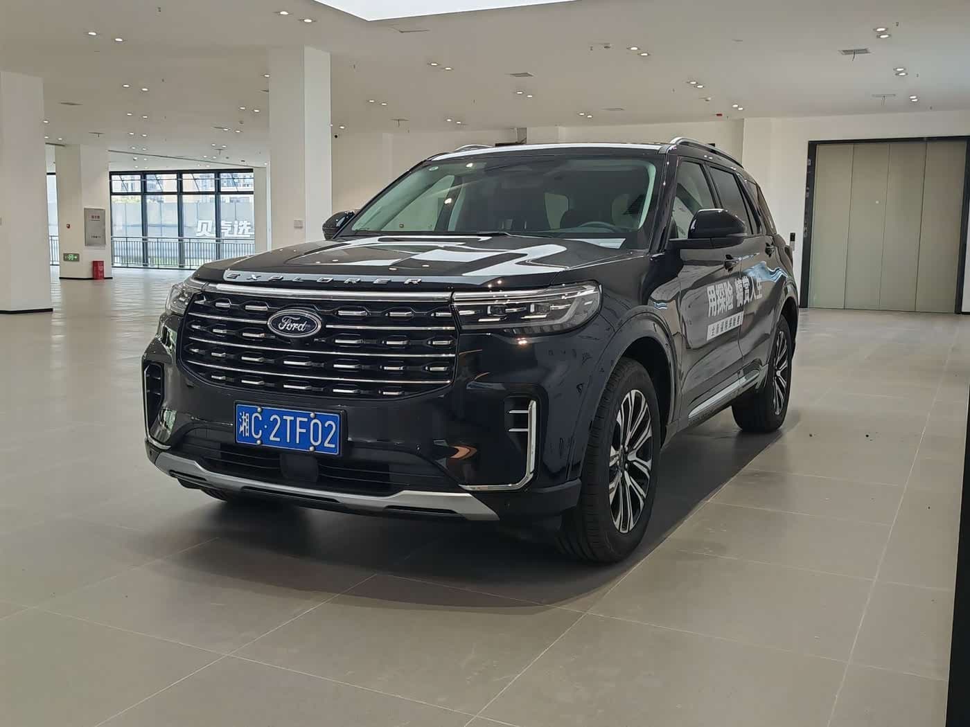 2024 Ford Explorer front exterior