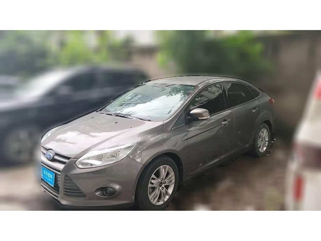 2012 Ford Focus front exterior